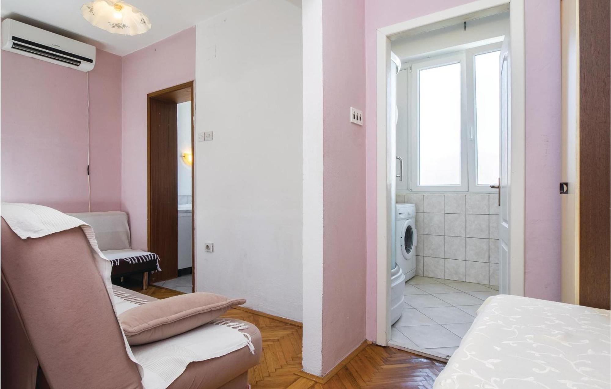Amazing Apartment In Split With Kitchen Eksteriør bilde