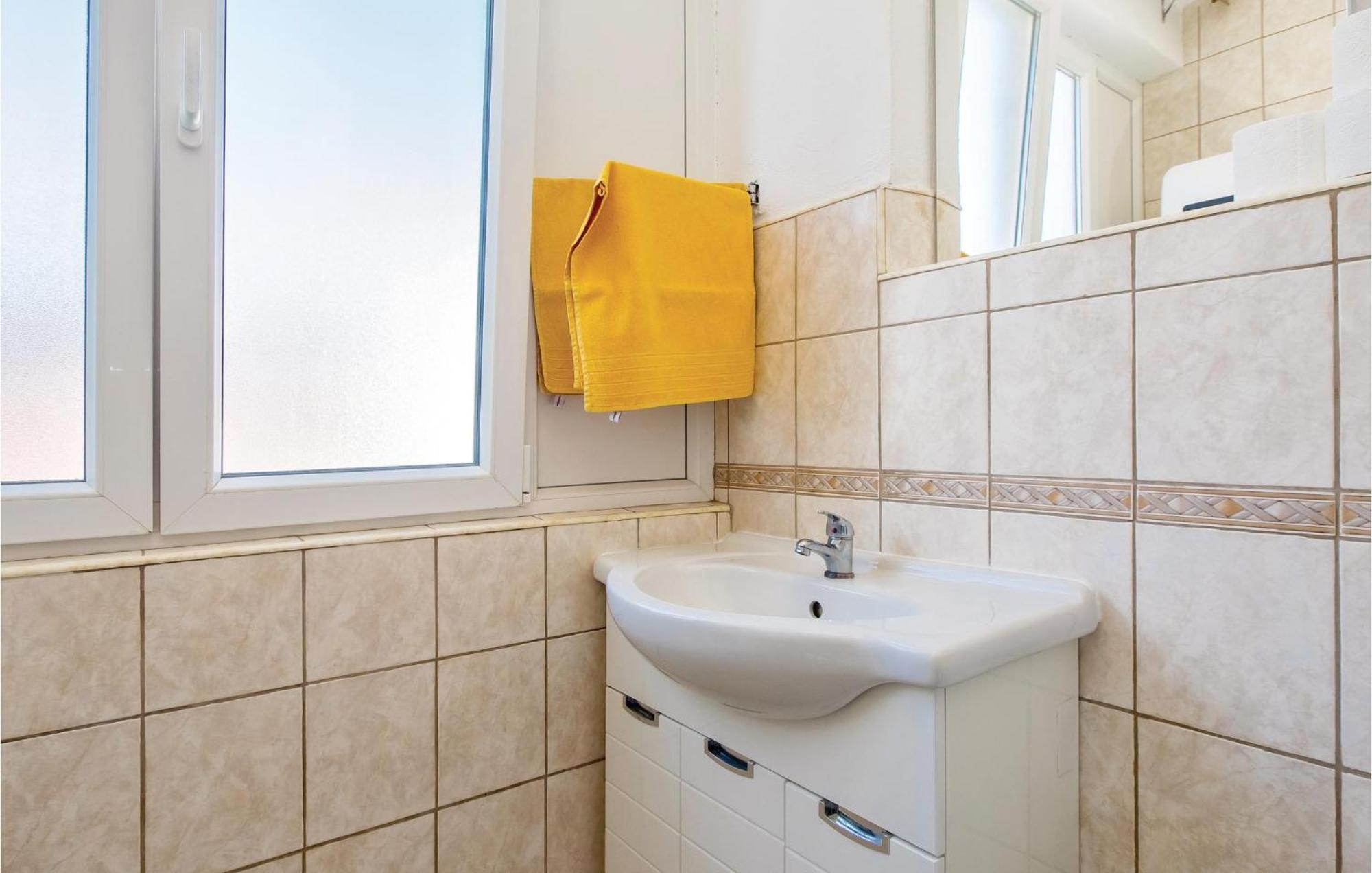 Amazing Apartment In Split With Kitchen Eksteriør bilde