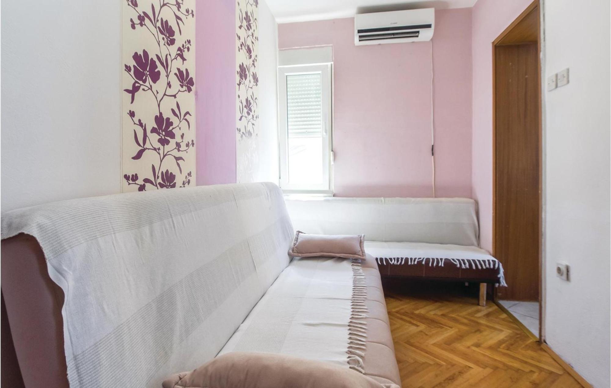 Amazing Apartment In Split With Kitchen Eksteriør bilde